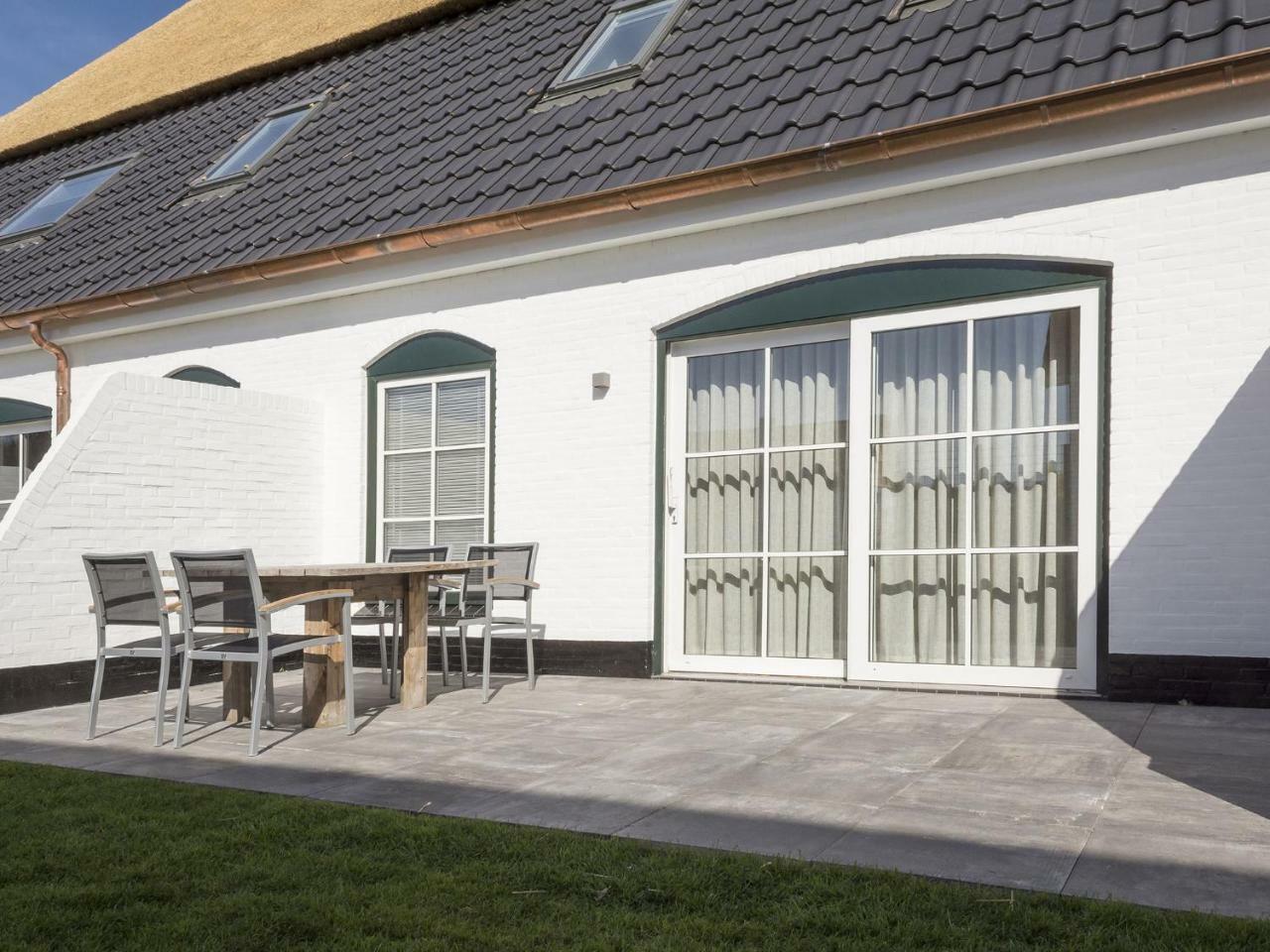 Spacious Farmhouse In De Cocksdorp With Private Terrace Eksteriør billede